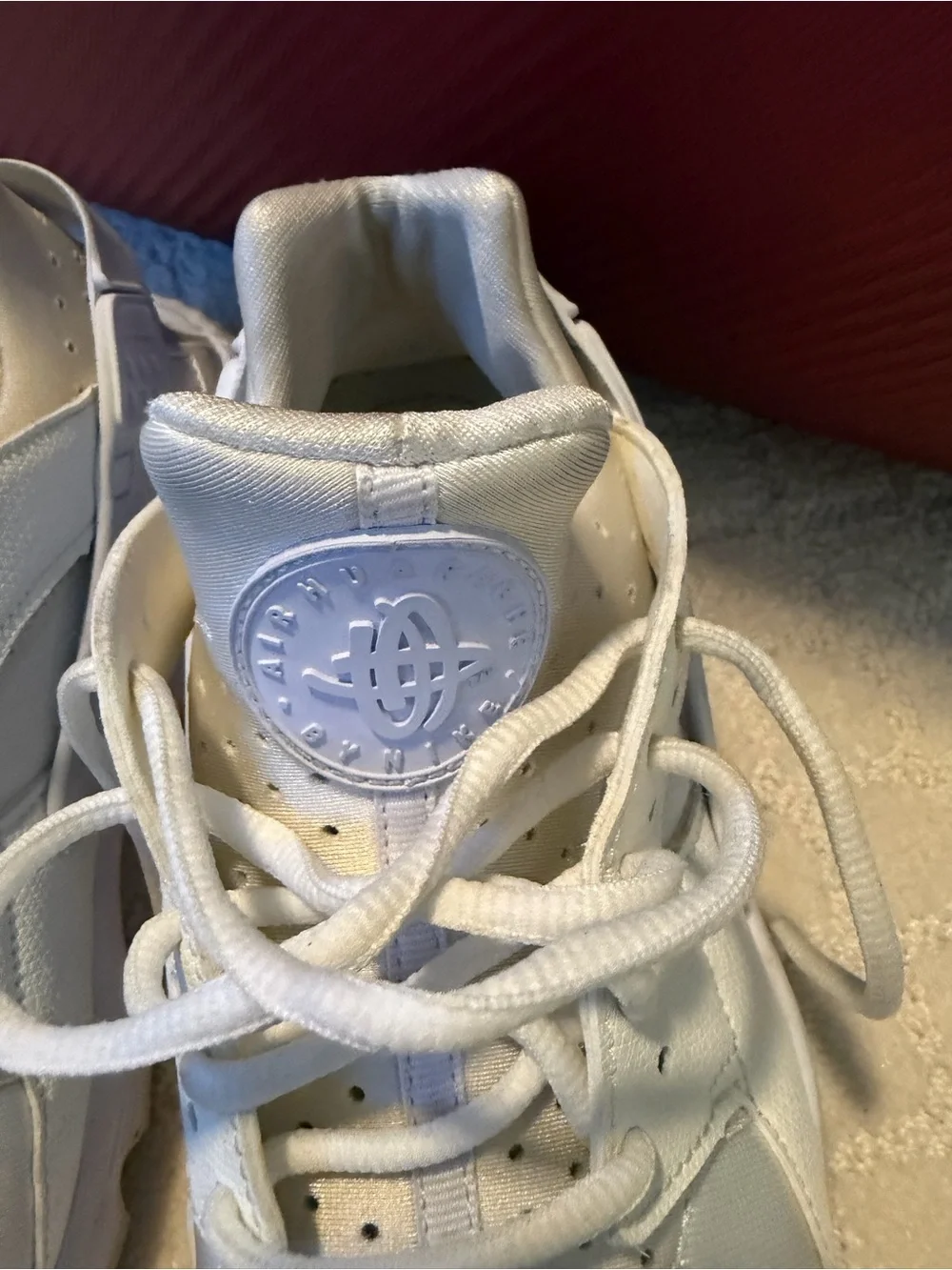 Nike women White Lace-Up Sneakers